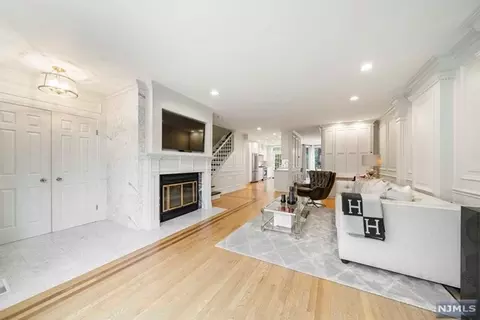 117 Kensington Dr #117, Fort Lee, NJ 07024