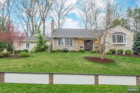 747 Frederick Ct, Wyckoff, NJ 07481