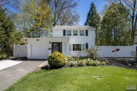 59 Stuart St, Waldwick, NJ 07463