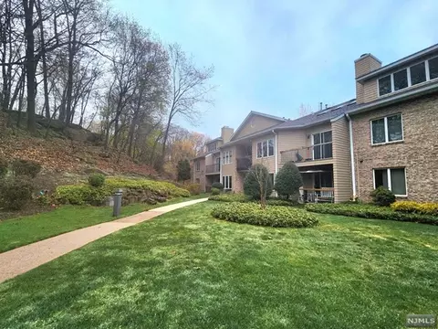 3 Parkside Ter #1A, Woodland Park, NJ 07424