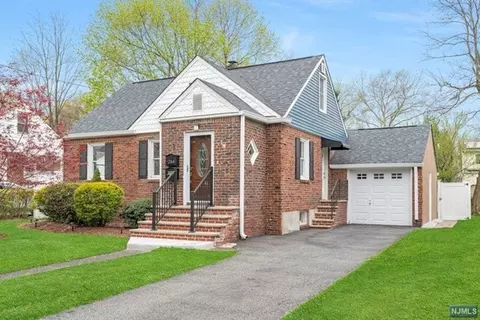 244 Knickerbocker Rd, Dumont, NJ 07628