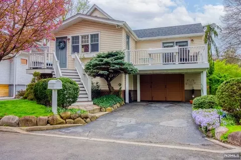71 Sycamore Ave, Hillsdale, NJ 07642