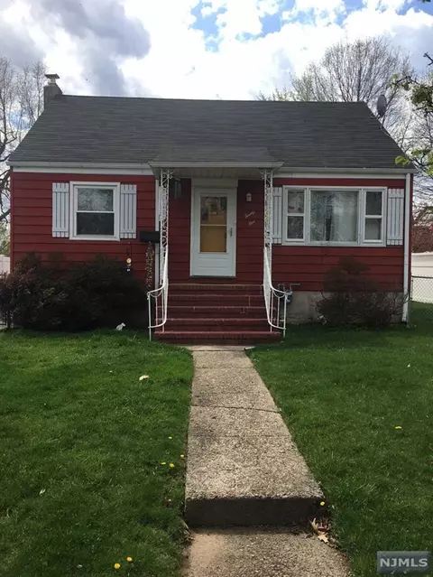 21 Long Valley Rd, Lodi, NJ 07644