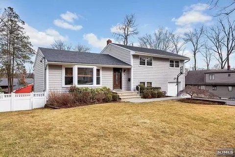 14 Cedar St, Cresskill, NJ 07626