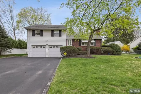 697 Prospect St, Glen Rock, NJ 07452