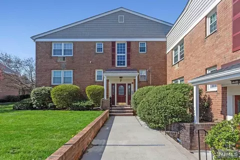 605 Grove St #F3, Clifton, NJ 07013