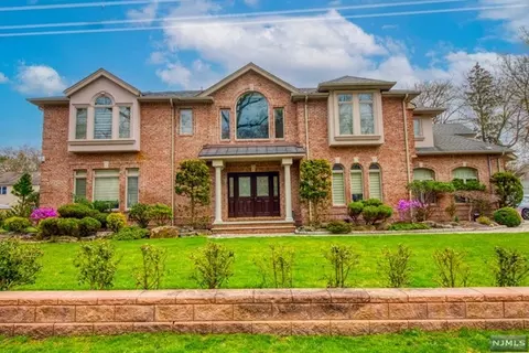 32 Brookside Ave, Demarest, NJ 07627