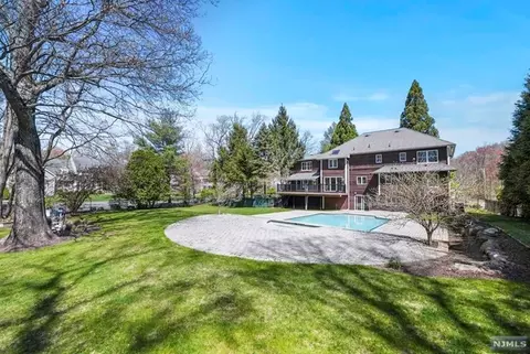5 Collette Dr, Ramsey, NJ 07446