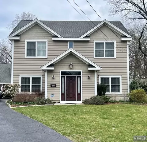 699 Eastern Ct, Ridgewood, NJ 07450