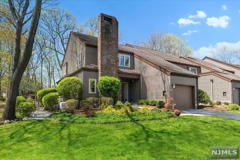 34 N Bayard Ln #34, Mahwah, NJ 07430