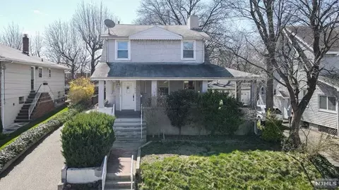 954 Slocum Ave, Ridgefield, NJ 07657