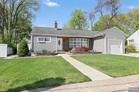 12 Harlow Cres, Fair Lawn, NJ 07410