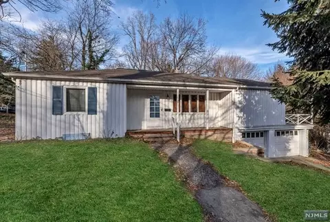 105 Hollywood Ave, Ho Ho Kus, NJ 07423