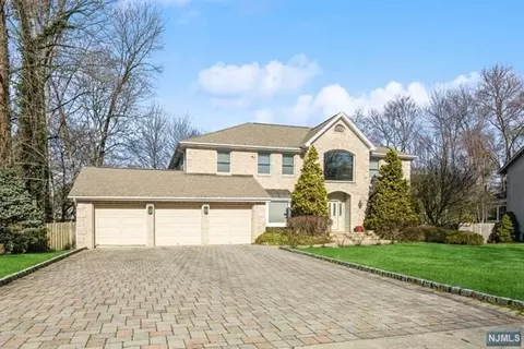 8 Jason Woods Rd, Closter, NJ 07624