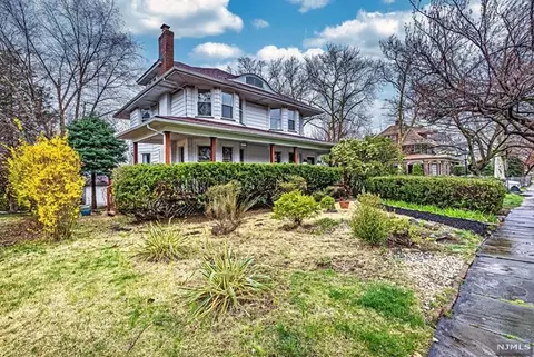 422 Larch Ave, Bogota, NJ 07603