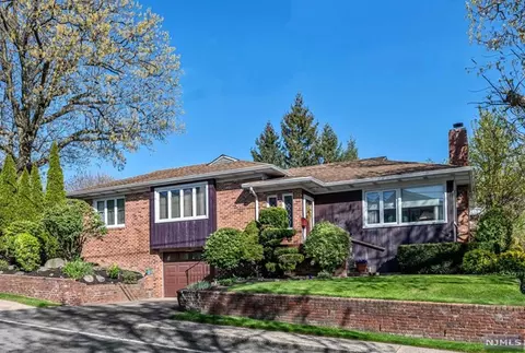 19 Hillcrest Ave, Fort Lee, NJ 07024