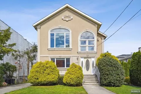 2424 Camner St, Fort Lee, NJ 07024