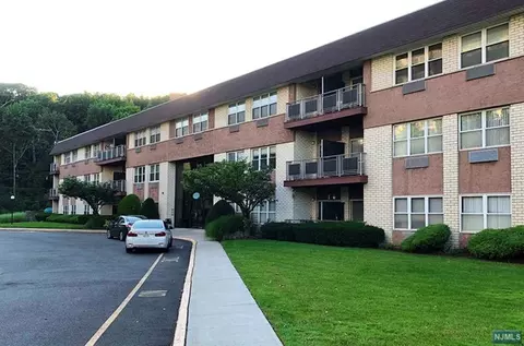 1111 River Rd #C15, Edgewater, NJ 07020