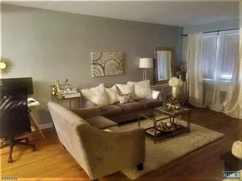 48 Meadowbrook Pl, Maplewood, NJ 07040