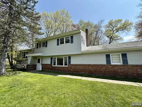 618 Maze Rd, River Vale, NJ 07675