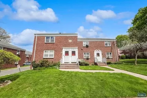 484 Crestwood Ave #28, Hackensack, NJ 07601