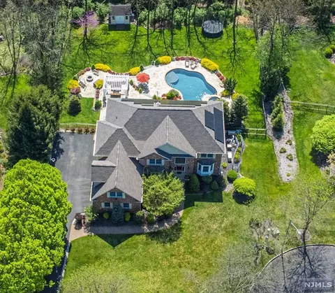 6 Matthew Pl, Mahwah, NJ 07430