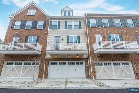 53 Landmark Ln, Fair Lawn, NJ 07410