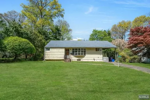 257 Rock Ave, Park Ridge, NJ 07656