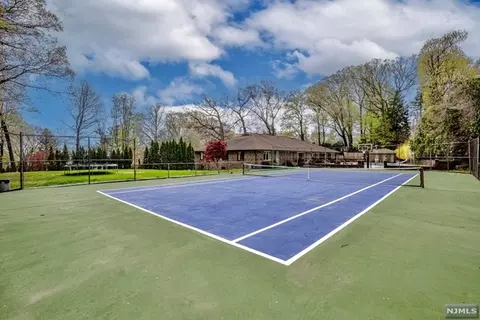 131 Sunrise Dr, Hawthorne, NJ 07506