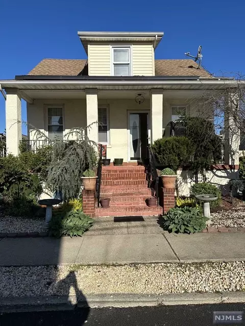 137 Holt St, Hackensack, NJ 07601