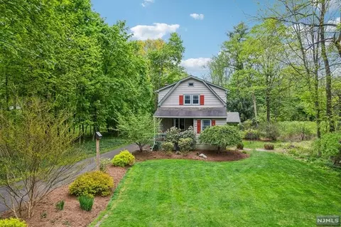 452 Grove St, Ridgewood, NJ 07450