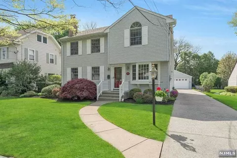 224 Emmett Pl, Ridgewood, NJ 07450