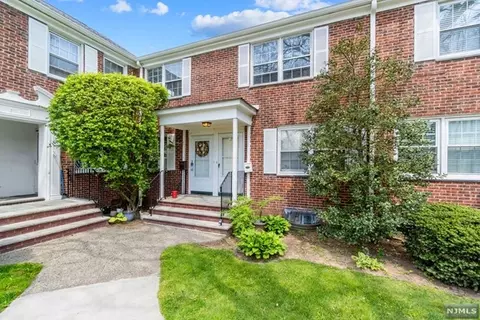 55 Meadowbrook Pl, Maplewood, NJ 07040