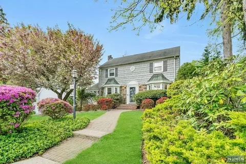 14 Taillon Ter, Closter, NJ 07624