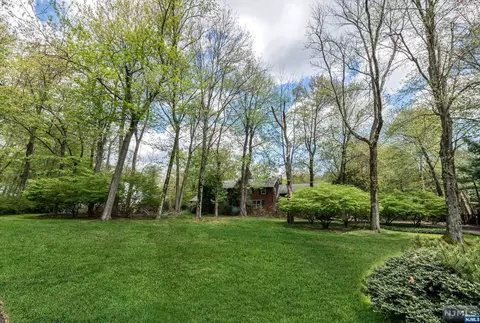 24 Old Farms Rd, Saddle River, NJ 07458
