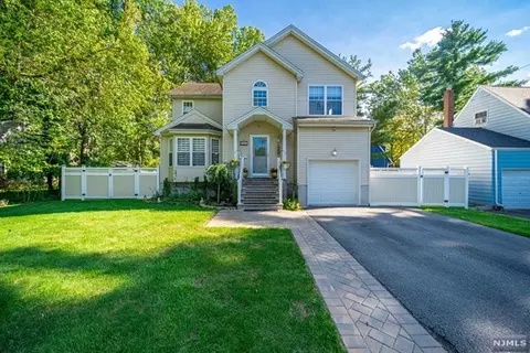 236 Ivy Ln, Teaneck, NJ 07666