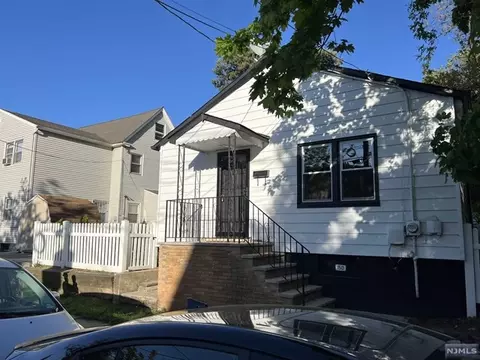 150 Windsor St, Kearny, NJ 07032