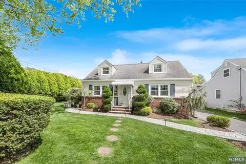 659 Howard St, Teaneck, NJ 07666
