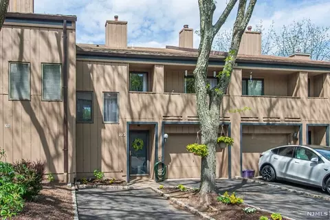 103 Stephanie Dr, North Caldwell, NJ 07006