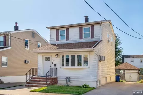13 Pine St, Lodi, NJ 07644