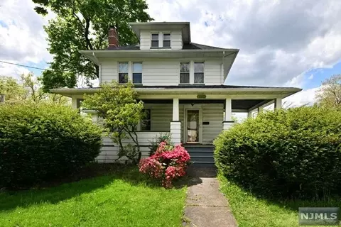 131 N Farview Ave, Paramus, NJ 07652