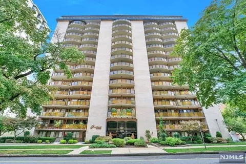150 Overlook Ave #3G, Hackensack, NJ 07601