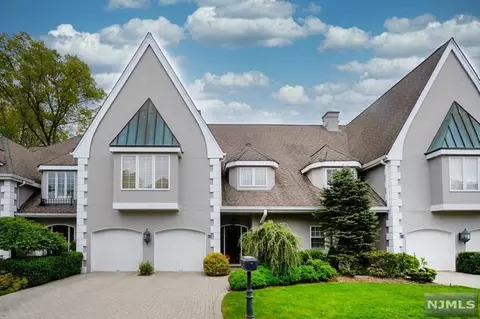 15 Normandy Ct, Ho Ho Kus, NJ 07423