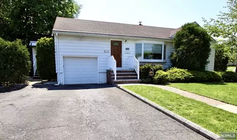 40-02 Knott Ter, Fair Lawn, NJ 07410