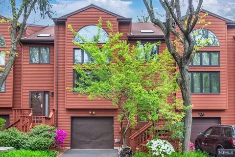 5 Sherry Ln, Saddle Brook, NJ 07663