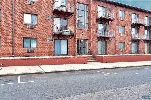 550 Central Ave, Harrison, NJ 07029
