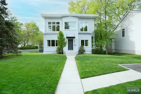 285 Riveredge Rd, Tenafly, NJ 07670
