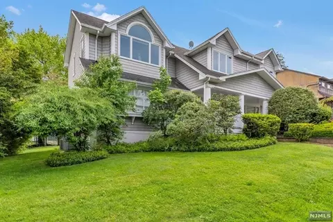 306 Ogden Ave, Teaneck, NJ 07666