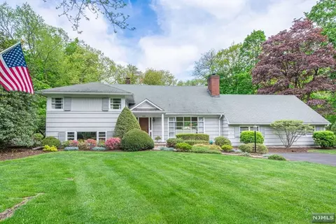 130 Ravine Ave, Wyckoff, NJ 07481