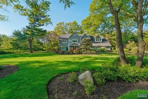 1 Westwind Ct, Saddle River, NJ 07458